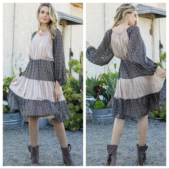 ✨LAST ONE✨Floral print woven color block dress - Picture 2 of 6